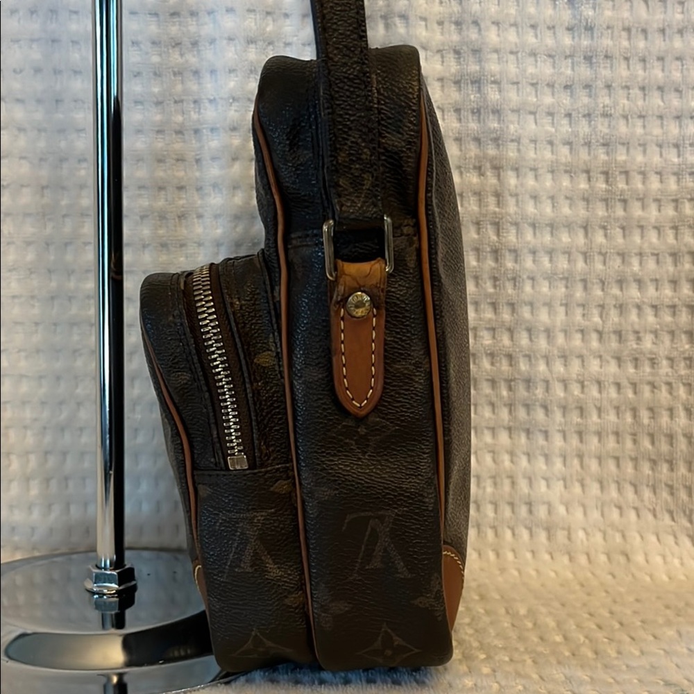 Louis Vuitton Amazon Crossbody Bag - Picture 4 of 14